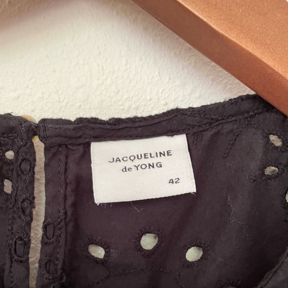 🍓 Jaqueline de Yong Woman’s Top Black eyelet S 42 (US Size 8) - Picture 2 of 5